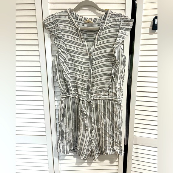 Striped Ruffle Romper - Picture 2 of 3